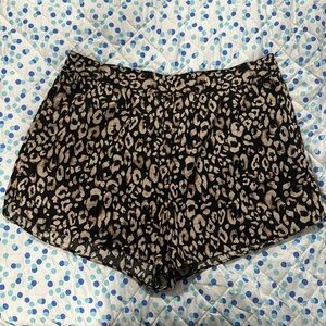 H&M XL Leopard Print Shorts. 100% Cotton. With Pockets.